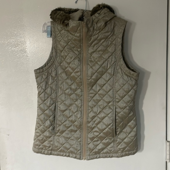 The Outback Trading CO, quilted hooded vest - Picture 1 of 11